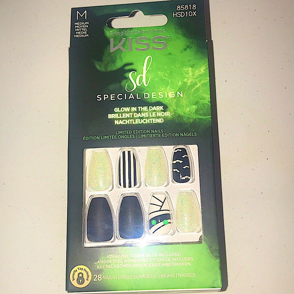 KISS Special Design Halloween Glow In The Dark Press On Nails